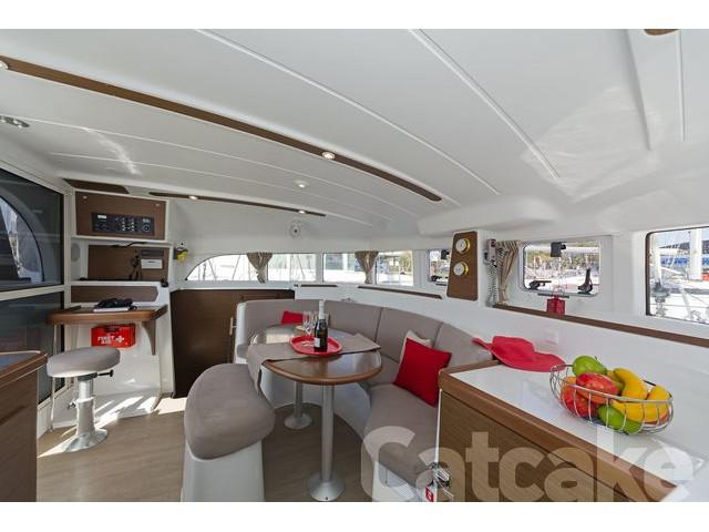 Book yachts online - catamaran - Lagoon 380 S2 - Catcake - rent