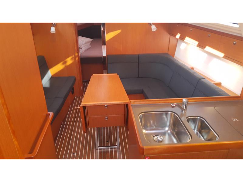 Book yachts online - sailboat - Bavaria Cruiser 37* - EIGHT - rent