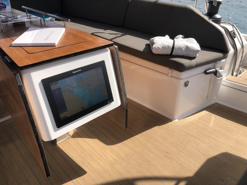 Book yachts online - sailboat - Dufour 530 Owner's version - Gringott - rent