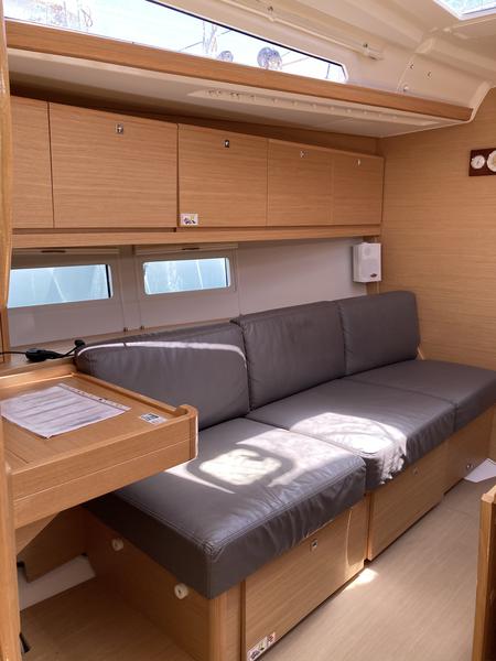Book yachts online - sailboat - Dufour 390 Grand Large - Pixie - rent