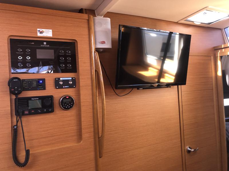 Book yachts online - sailboat - Dufour 530 Owner's Version - Edvige - rent