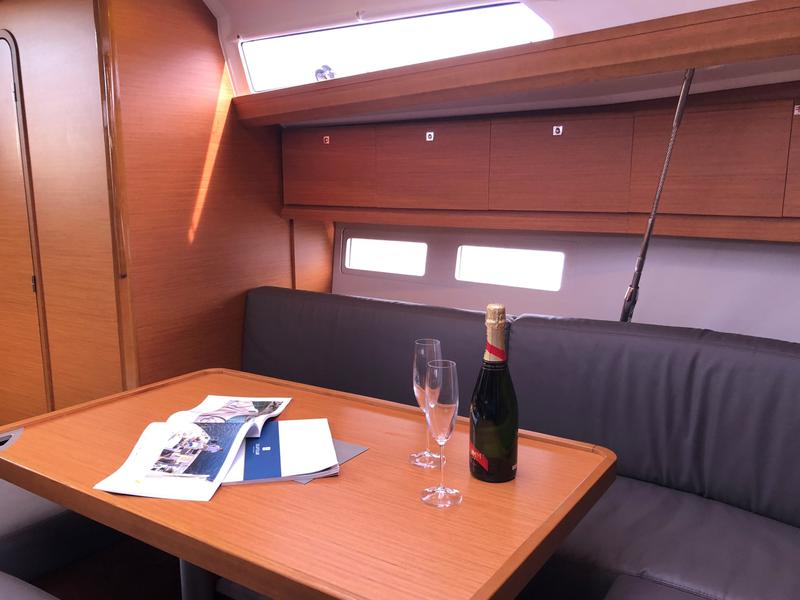 Book yachts online - sailboat - Dufour 412 Grand large - Pamoja - rent
