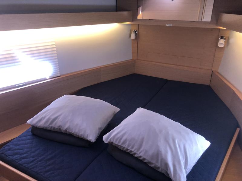 Book yachts online - sailboat - Dufour 430 Grand Large - Billywig - rent