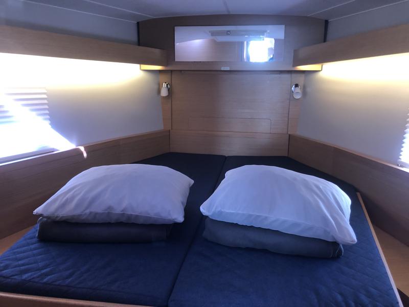 Book yachts online - sailboat - Dufour 430 Grand Large - Billywig - rent