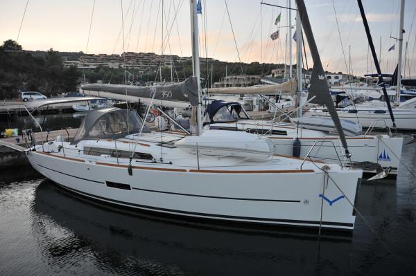 Book yachts online - sailboat - Dufour 350 Grand Large - Mirtilla - rent