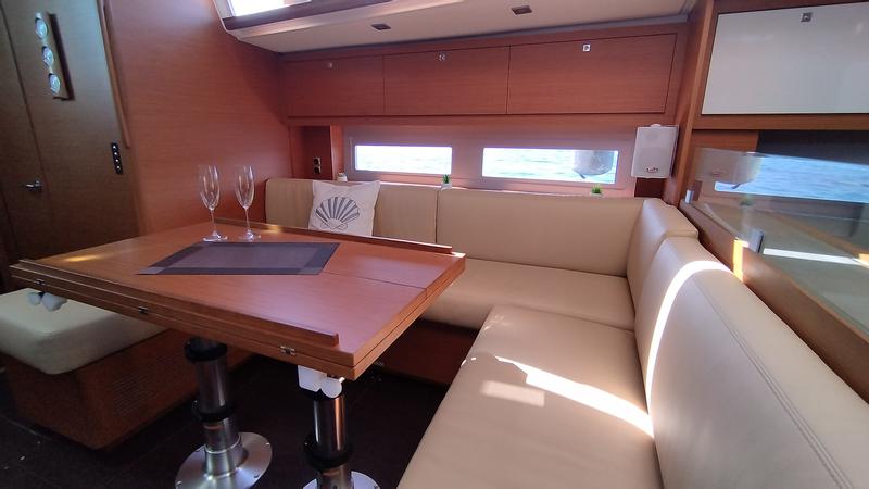 Book yachts online - sailboat - Dufour 530 Owner's Version - Asperula - rent