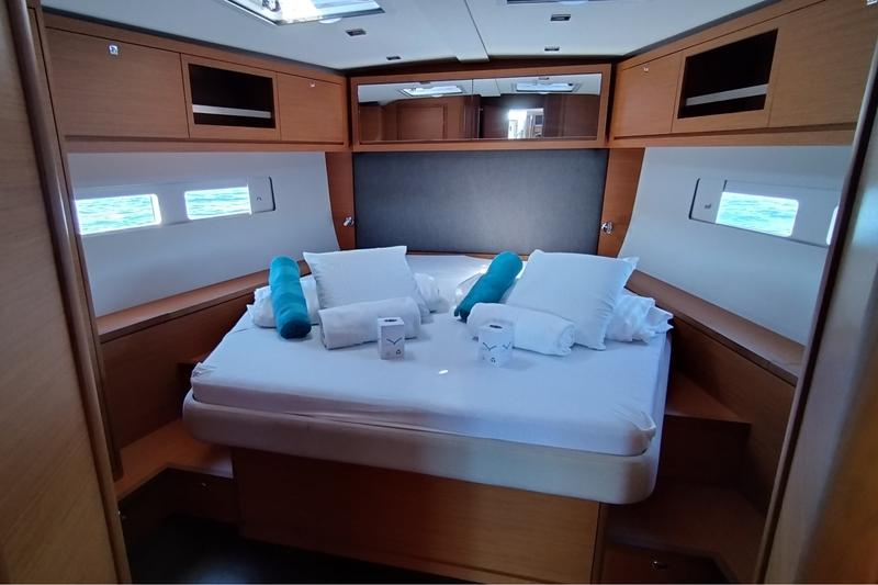 Book yachts online - sailboat - Dufour 530 Owner's Version - Asperula - rent