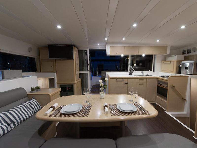 Book yachts online - catamaran - Lagoon 421 - Nirvana AC Watermaker Gen + elegant pack refit 2022 - rent