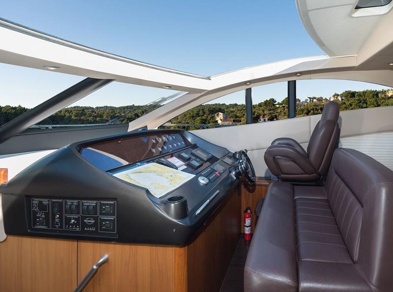 Book yachts online - motorboat - Predator 62 - Ena 1 - rent