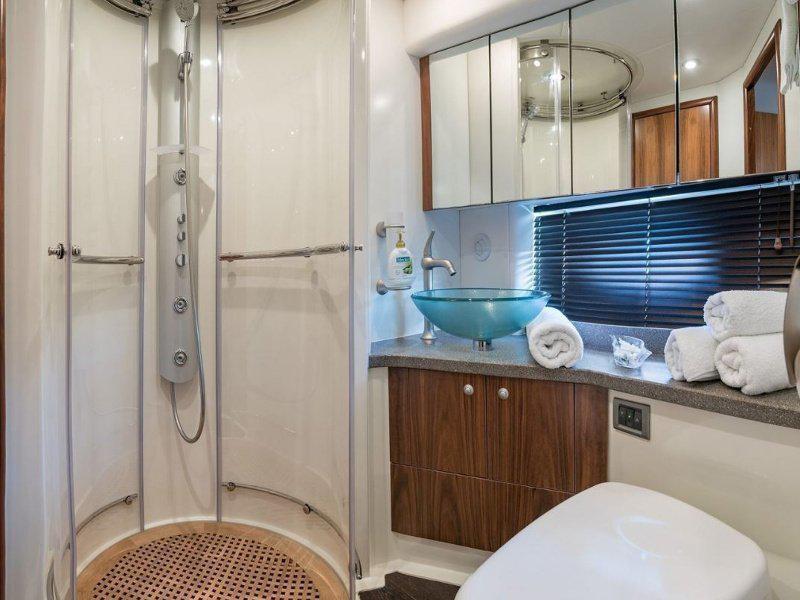 Book yachts online - motorboat - Predator 62 - Ena 1 - rent