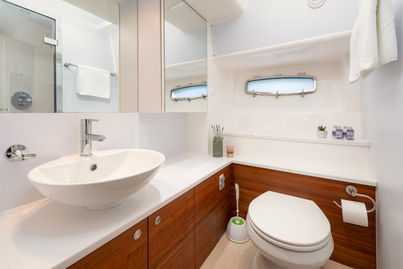 Book yachts online - motorboat - Sealine T 50 - Maja - rent