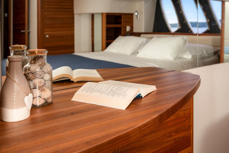 Book yachts online - motorboat - Sealine T 50 - Maja - rent