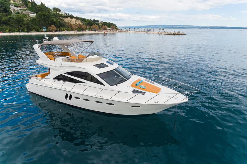 Book yachts online - motorboat - Sealine T 50 - Maja - rent