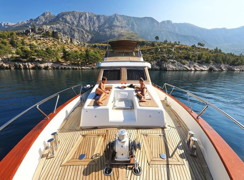 Book yachts online - motorboat - Motoryacht - Custom Blanka - rent