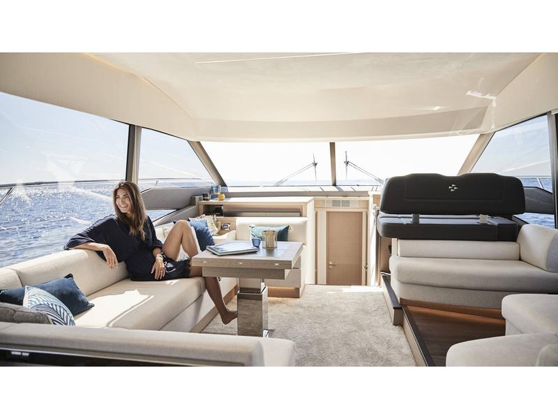 Book yachts online - motorboat - Prestige 590 Fly - no name - rent