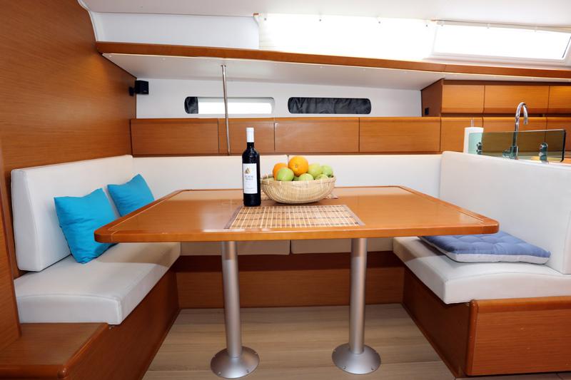 Book yachts online - sailboat - Sun Odyssey 449 - Una Bella Ria - rent