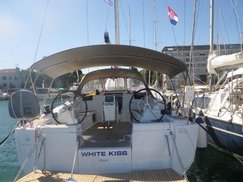 Book yachts online - sailboat - Sun Odyssey 449 - Una Bella Ria - rent