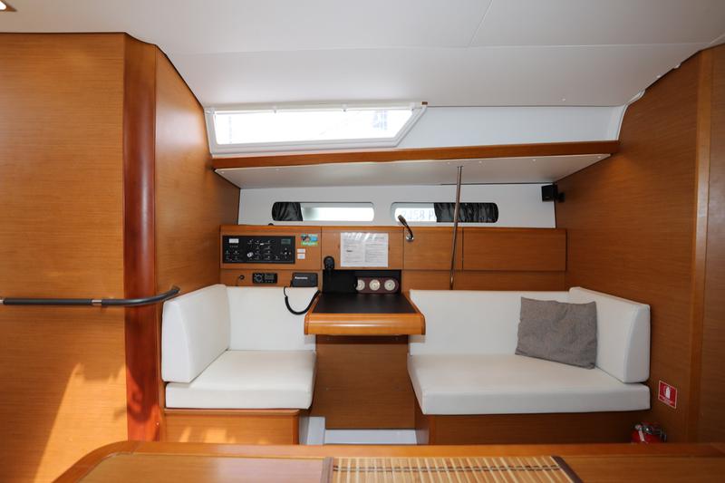 Book yachts online - sailboat - Sun Odyssey 449 - Una Bella Ria - rent