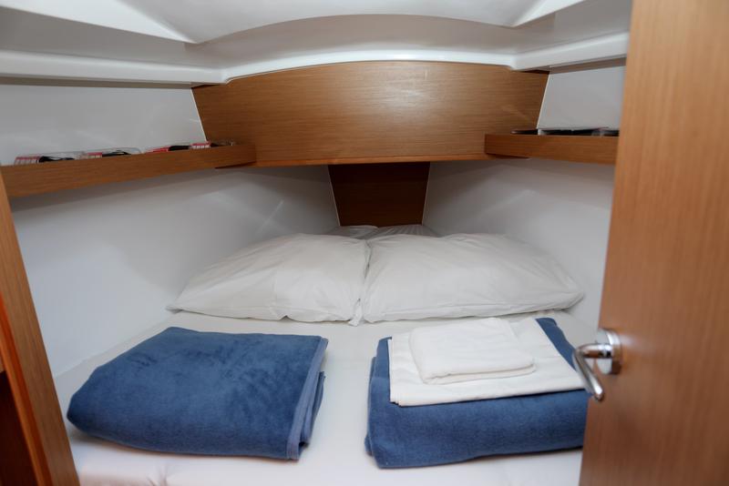 Book yachts online - sailboat - Sun Odyssey 319 - Tatjana - rent