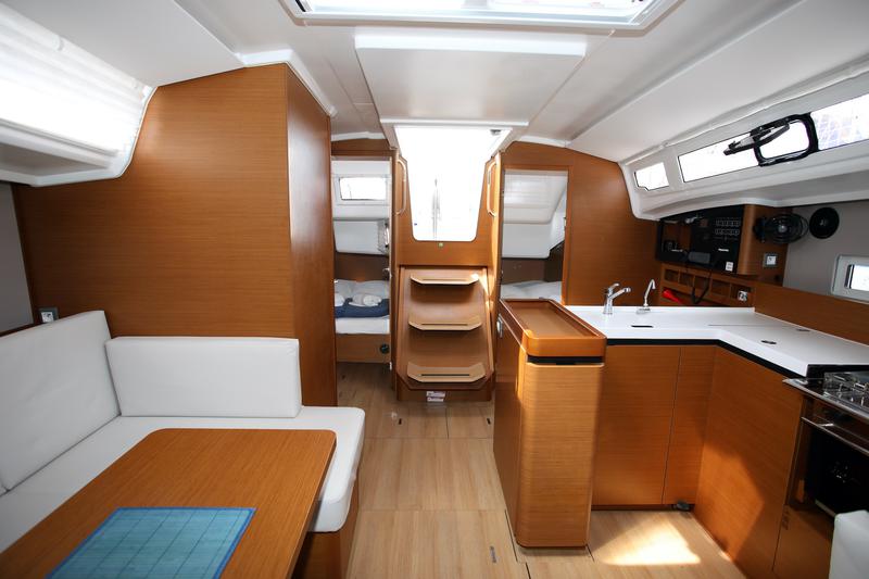 Book yachts online - sailboat - Sun Odyssey 410 - Deba - rent