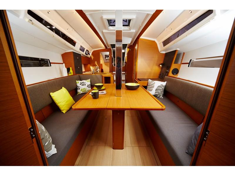 Book yachts online - sailboat - Sun Odyssey 349 - Estrella - rent