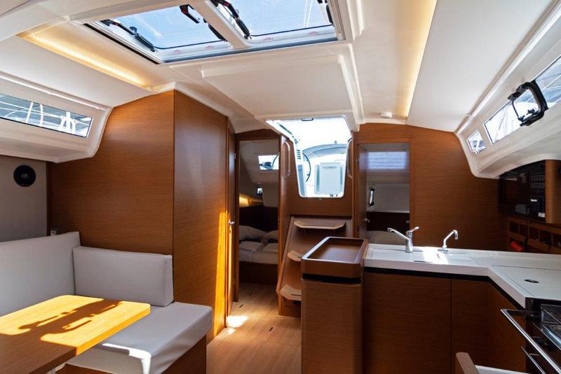 Book yachts online - sailboat - Sun Odyssey 410 - Red Kiss - rent