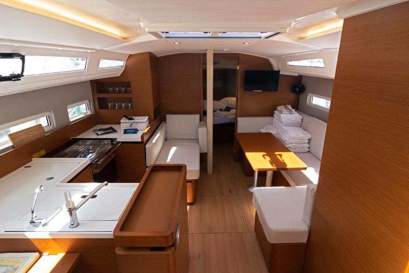 Book yachts online - sailboat - Sun Odyssey 410 - Red Kiss - rent