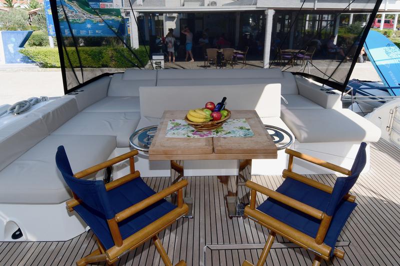 Book yachts online - motorboat - Prestige 590 Fly - B. GINGER - rent