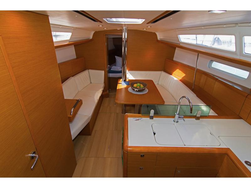 Book yachts online - sailboat - Sun Odyssey 389 - Delta Kiss - rent