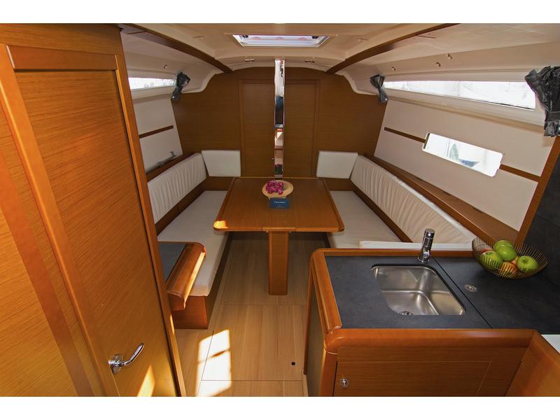 Book yachts online - sailboat - Sun Odyssey 349 - Cha-Cha - rent