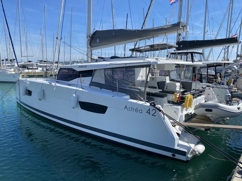 Book yachts online - catamaran - Astréa 42 - Vespera - rent