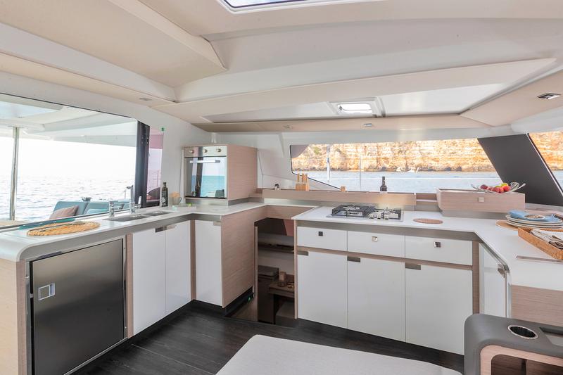 Book yachts online - catamaran - Elba 45 - Santa Maria - rent