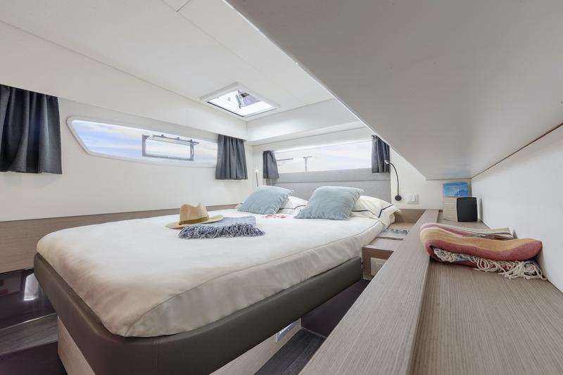 Book yachts online - catamaran - Elba 45 - Santa Maria - rent