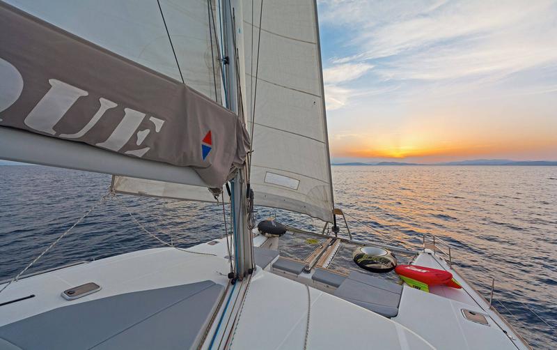 Book yachts online - catamaran - Lagoon 500 - Mystique I - rent
