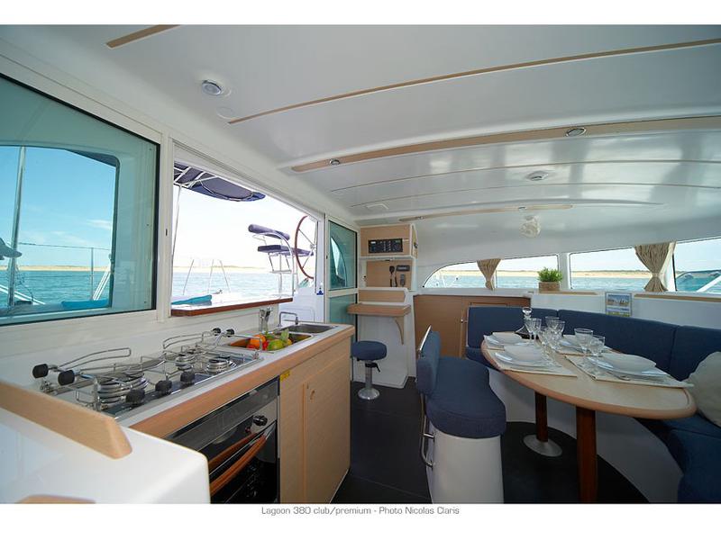Book yachts online - catamaran - Lagoon 380 - Oscar II - rent