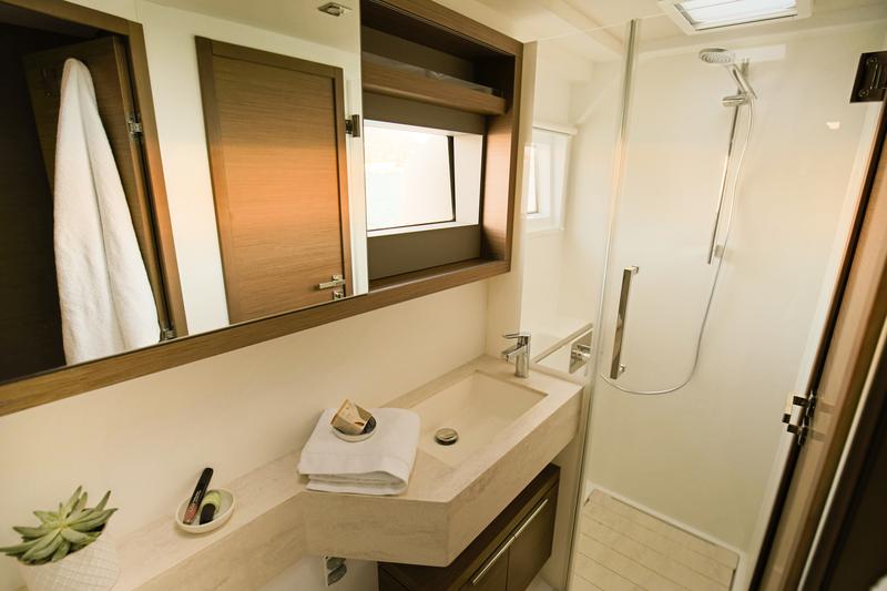 Book yachts online - catamaran - Lagoon 50 - Adiamo - Deluxe - rent