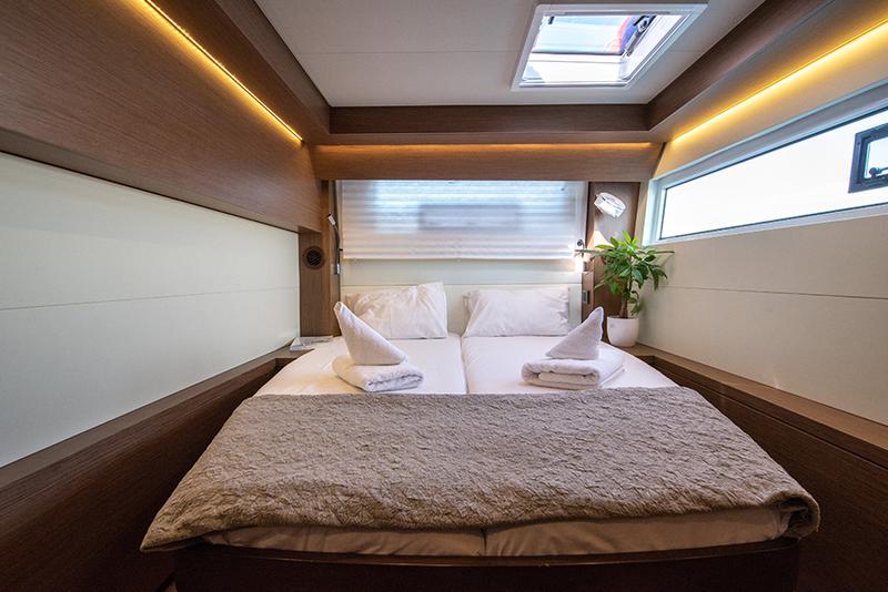 Book yachts online - catamaran - Lagoon 50 - For Sail Too - Skippered - rent