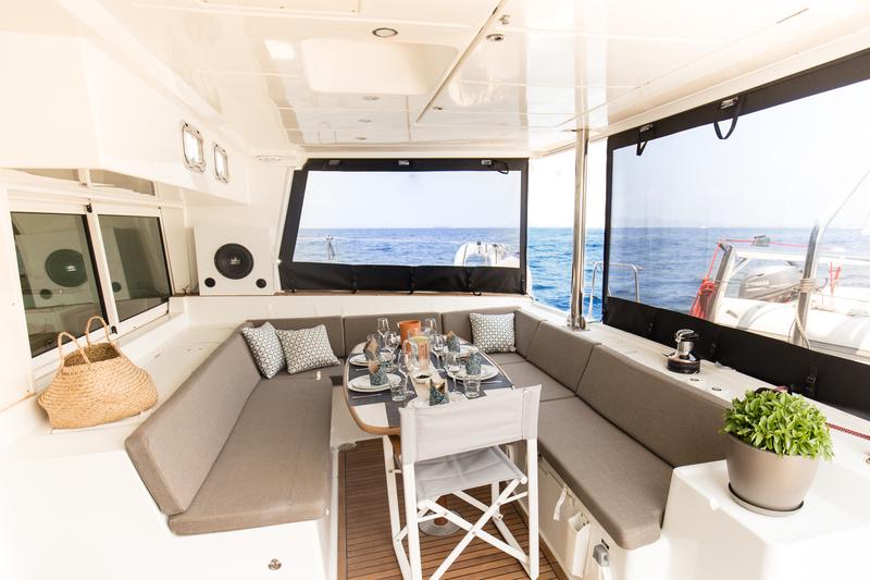 Book yachts online - catamaran - Lagoon 500 - Toro Bianco - Deluxe - rent
