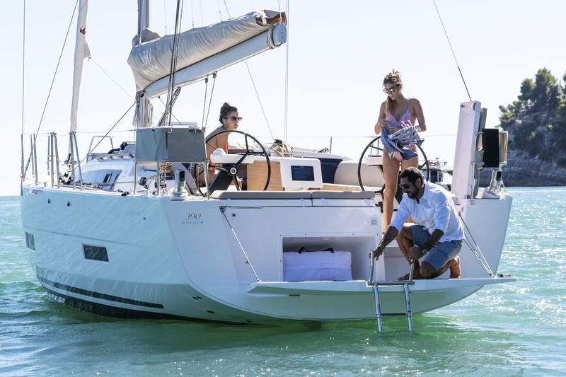 Book yachts online - sailboat - Dufour 390 - Theodora - rent
