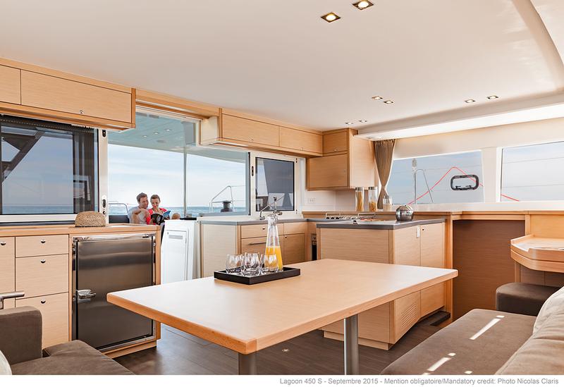 Book yachts online - catamaran - Lagoon 450  Flybridge - Sea Breeze - rent