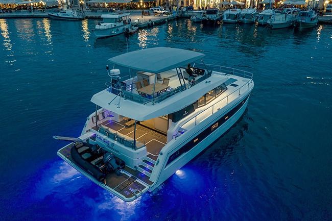Book yachts online - powercatamaran - Fountaine Pajot MY 44 - Endless Beauty - Deluxe - rent
