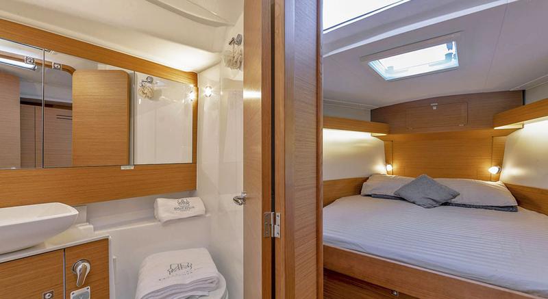 Book yachts online - sailboat - Dufour 430 Grand Large - TRINITY - rent