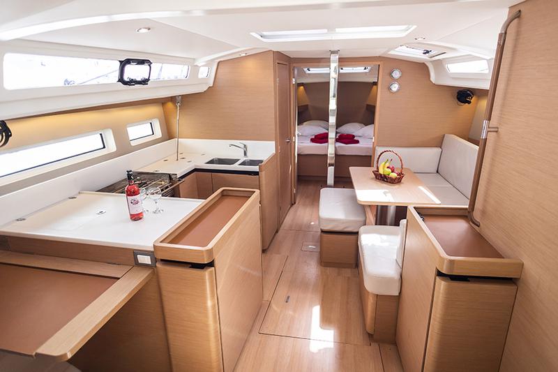 Book yachts online - sailboat - Sun Odyssey 440 - IRINI - rent