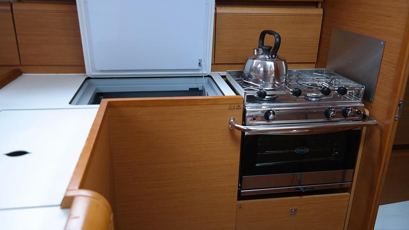 Book yachts online - sailboat - Sun Odyssey 419 - Ninia - rent