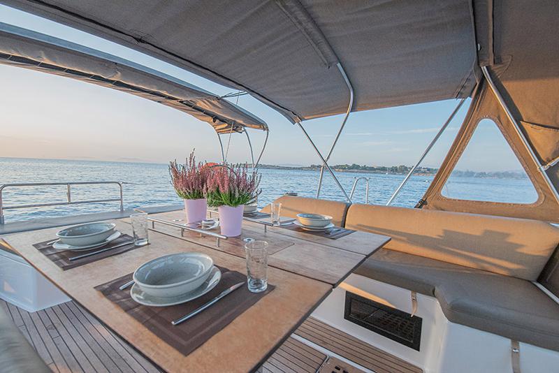 Book yachts online - sailboat - Dufour 530 (5+1) - Anema - rent
