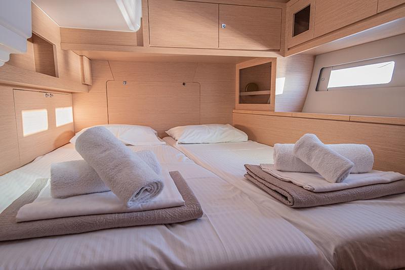 Book yachts online - sailboat - Dufour 530 (5+1) - Anema - rent
