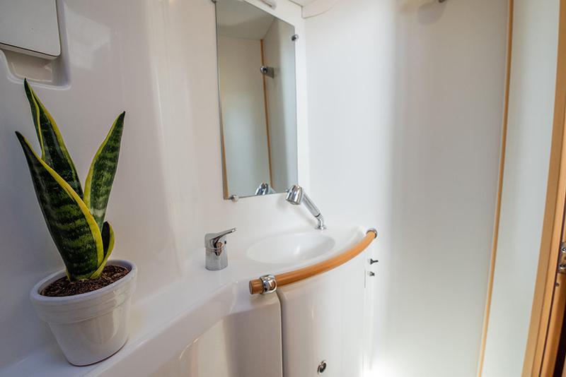 Book yachts online - catamaran - Lagoon 380 - Dino - rent