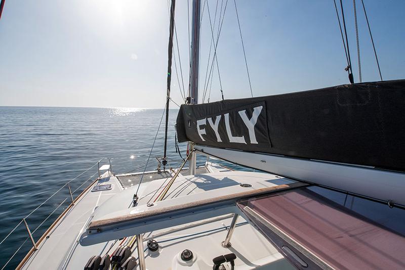 Book yachts online - catamaran - Lagoon 380 - Dino - rent