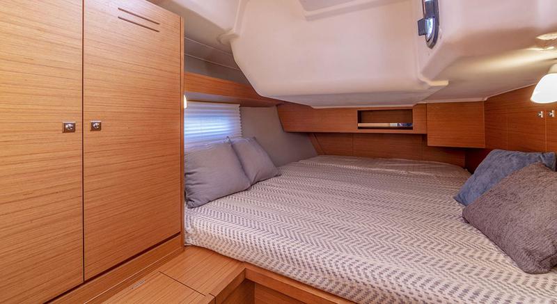 Book yachts online - sailboat - Dufour 430 Grand Large - CALYPSO - rent