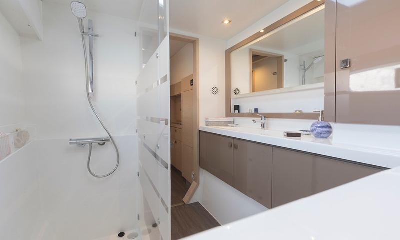 Book yachts online - catamaran - Astréa 42 - Argo I - rent